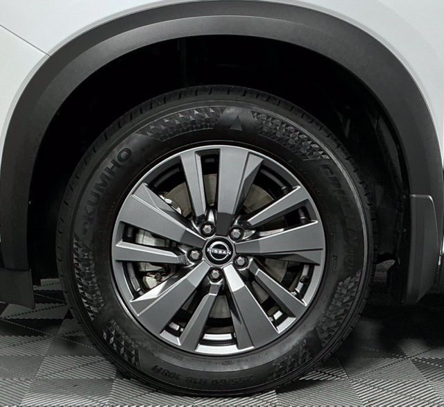 Used 2025 Nissan Pathfinder SV w/ SV Premium Package FWD image 11