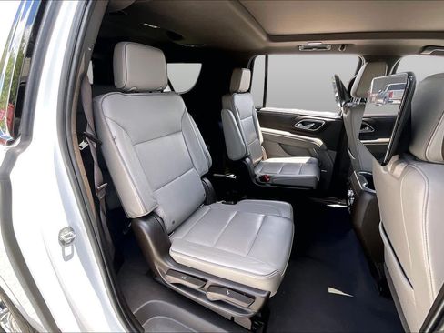 Used 2021 GMC Yukon XL SLT w/ SLT Premium Package RWD image 21