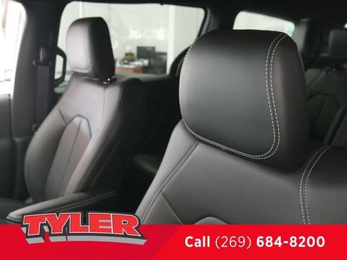 New 2026 Chrysler Pacifica Select image 35