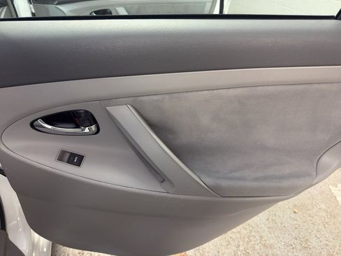 Used 2011 Toyota Camry LE image 23