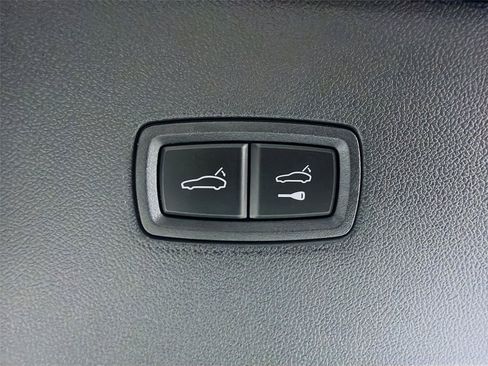 Used 2025 Porsche Cayenne Coupe AWD/4WD image 24