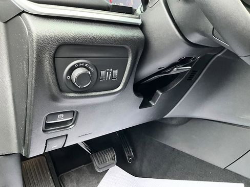New 2026 Jeep Grand Cherokee Altitude AWD/4WD image 17