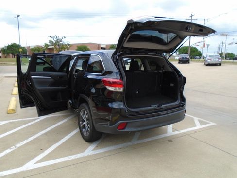 Used 2019 Toyota Highlander LE image 26