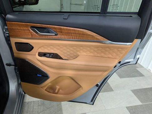 Used 2022 Jeep Grand Cherokee Summit image 28
