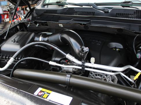 Used 2018 RAM 1500 Express RWD image 28