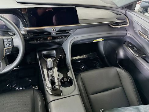 Certified 2025 Toyota Crown Signia AWD/4WD image 27