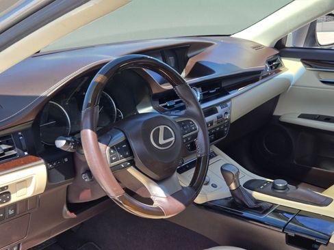 Used 2016 Lexus ES 350 w/ Premium Package w/Wood Trim FWD image 10