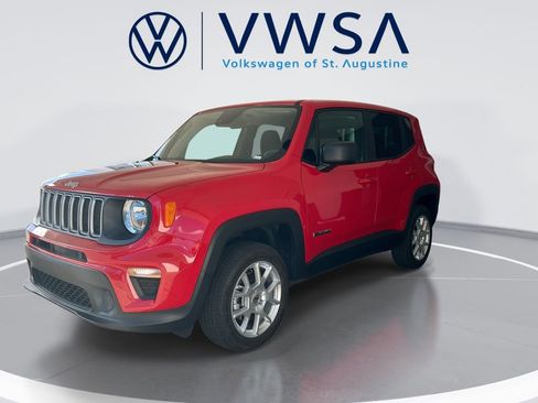 Used 2023 Jeep Renegade Latitude AWD/4WD image 3