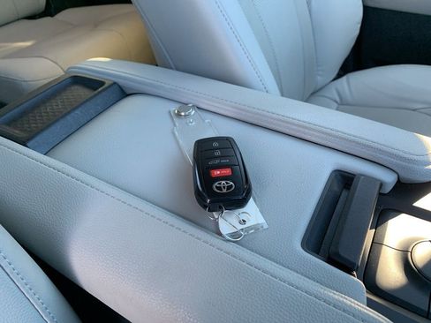 Used 2024 Toyota Grand Highlander Limited image 33