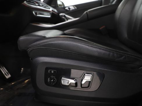 Used 2022 BMW X5 M50i image 28