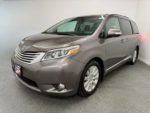 Used 2015 Toyota Sienna Limited image 7