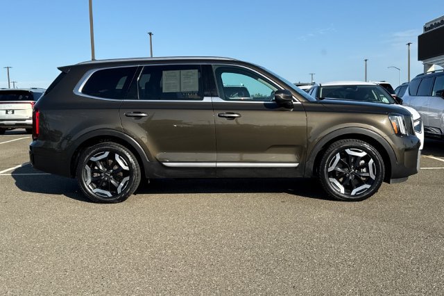 Certified 2025 Kia Telluride S FWD image 3