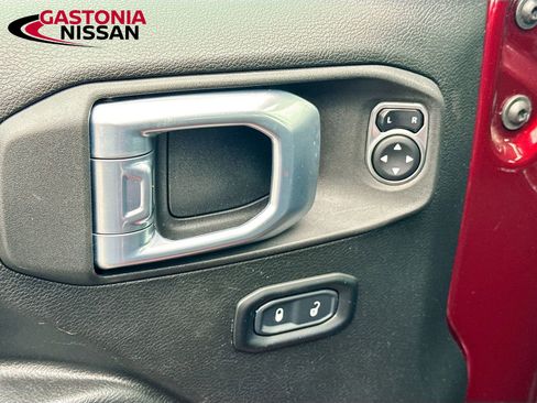 Used 2022 Jeep Gladiator Sport image 22