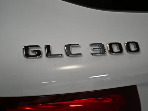 Used 2018 Mercedes-Benz GLC 300 4MATIC image 11