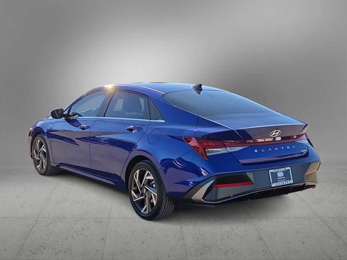Used 2025 Hyundai Elantra Limited image 6