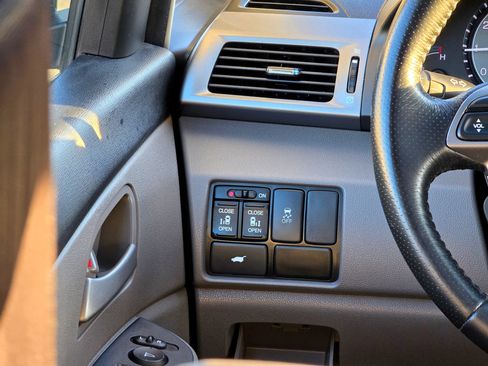 Used 2012 Honda Odyssey EX-L image 16