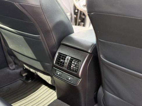 Used 2017 Subaru Outback 2.5i Limited image 11