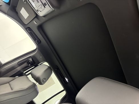 Used 2022 Chevrolet Tahoe Z71 w/ Luxury Package image 22