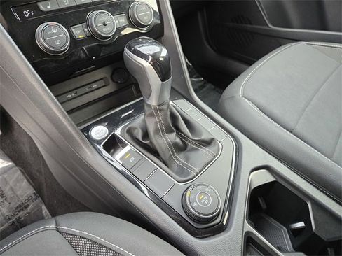 Used 2024 Volkswagen Taos SE image 15