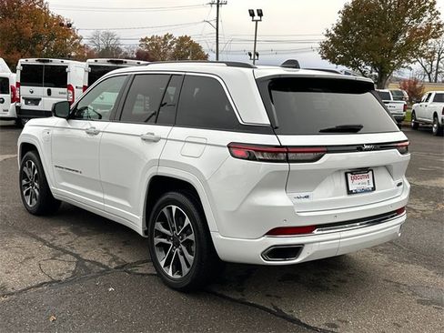 Used 2023 Jeep Grand Cherokee Overland image 2