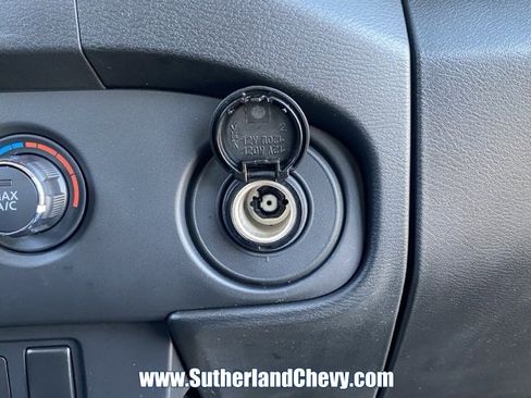 Used 2024 Nissan Frontier SV image 29