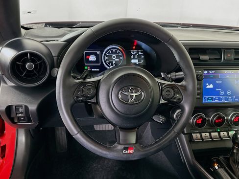 Used 2022 Toyota GR86 Auto (Natl) image 17