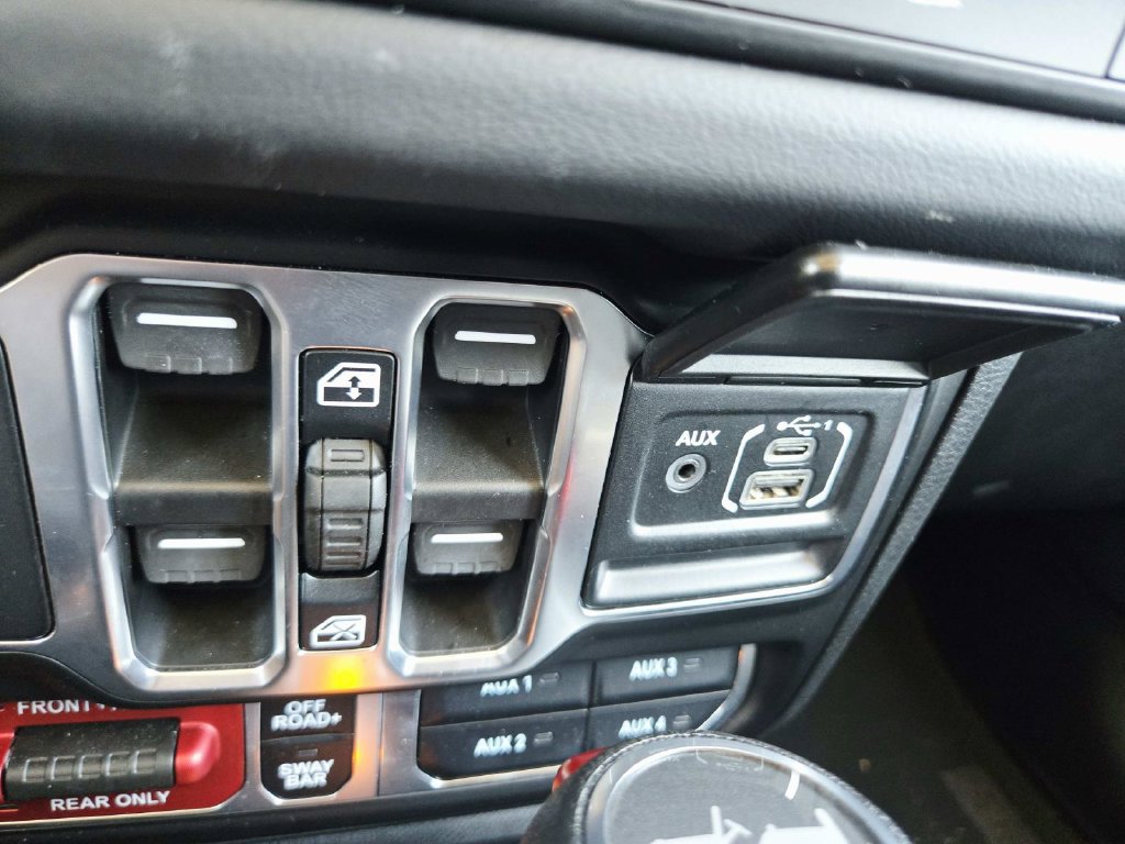 Used 2026 Jeep Wrangler Unlimited Rubicon AWD/4WD image 29