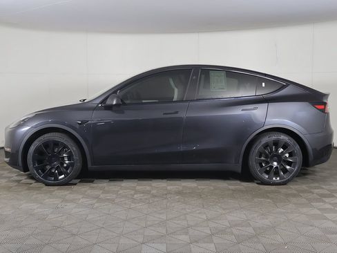 Used 2024 Tesla Model Y Long Range RWD image 19