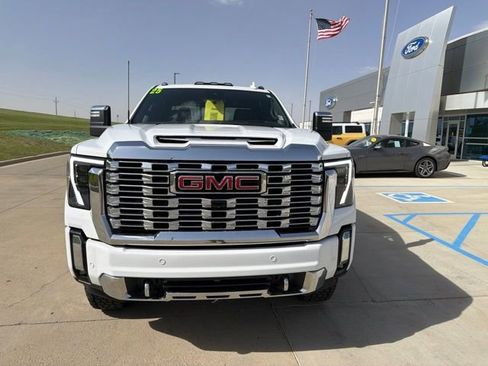 Used 2025 GMC Sierra 3500 Denali w/ Technology Package AWD/4WD image 8