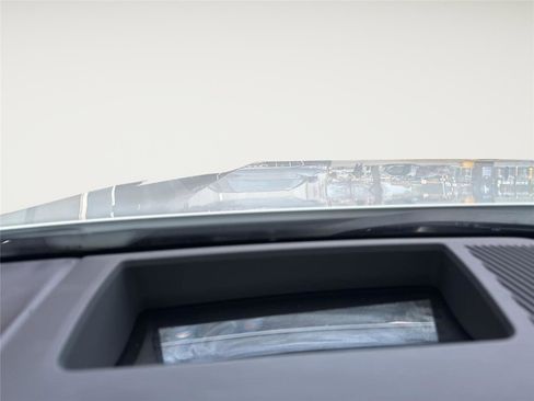 Used 2025 BMW 530i xDrive w/ Premium Package image 32