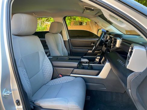 Used 2022 Toyota Tundra SR5 w/ SR5 Convenience Package AWD/4WD image 53