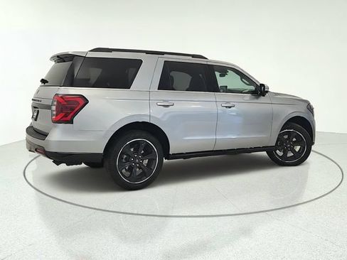 Used 2024 Ford Expedition Limited AWD/4WD image 6