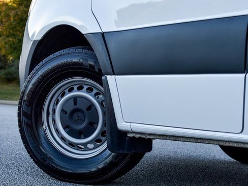 Used 2024 Mercedes-Benz Sprinter 2500 image 11