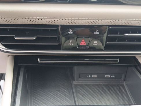 Used 2024 Volkswagen Atlas SE image 21