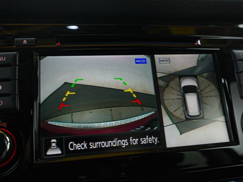 Used 2020 Nissan Rogue SL w/ Premium Package image 30