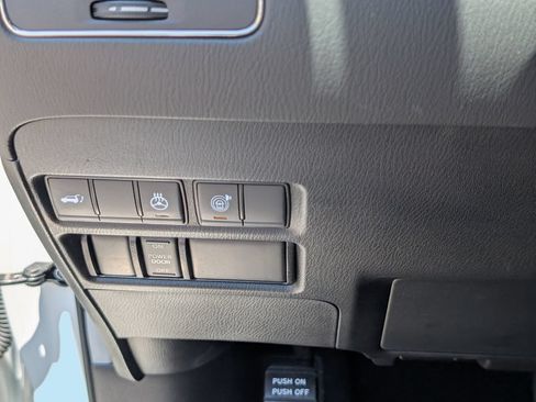 Used 2024 Nissan Armada Platinum w/ Captain's Chairs Package RWD image 23