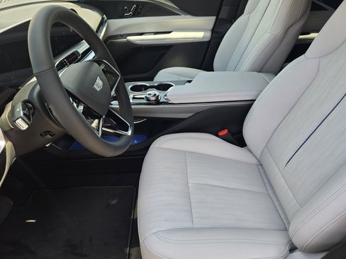 New 2025 Cadillac Lyriq Luxury image 9