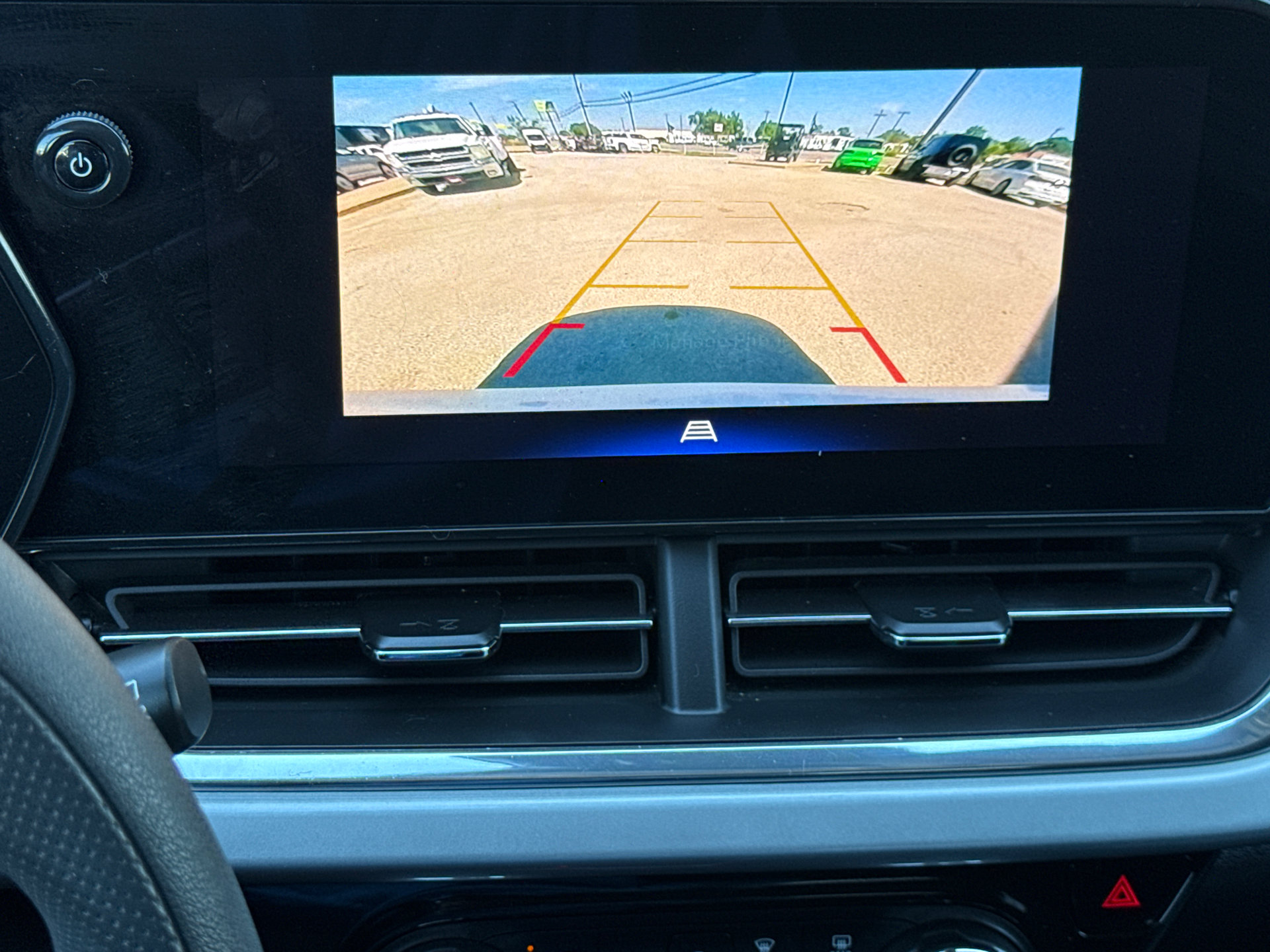 Used 2025 Chevrolet Trax LT FWD image 25