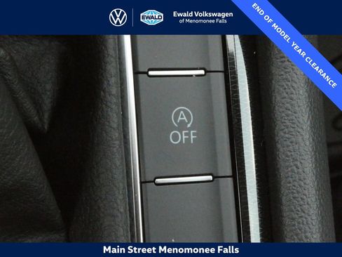 Used 2025 Volkswagen Taos SE image 16