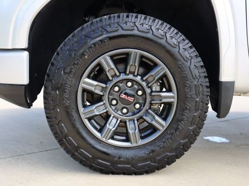 Used 2022 GMC Sierra 1500 AT4 AWD/4WD image 10