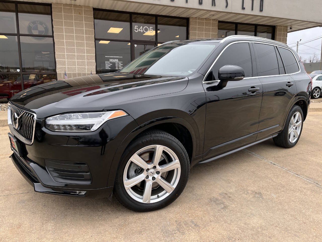 Used 2022 Volvo XC90 T6 Momentum w/ Climate Package AWD/4WD image 2