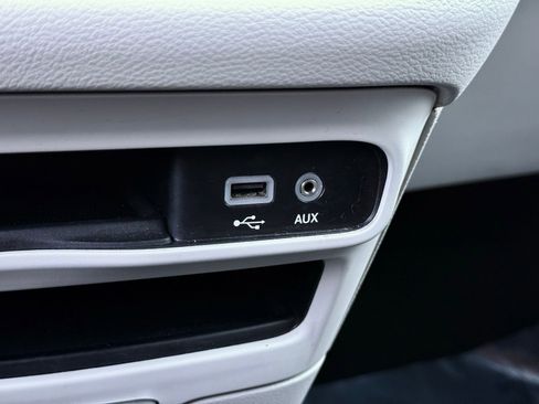 Used 2018 Chrysler Pacifica Touring-L image 44