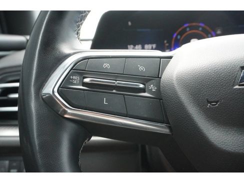 Used 2024 Chevrolet Traverse LT FWD image 21