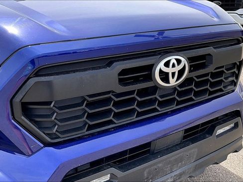Used 2024 Toyota Tacoma TRD Off-Road AWD/4WD image 33