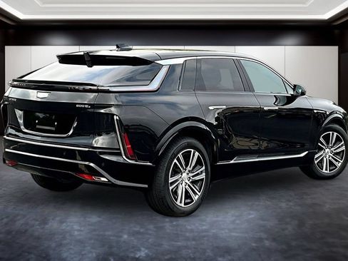 Certified 2025 Cadillac Lyriq Luxury w/ LPO, Floor Liner Package AWD/4WD image 6