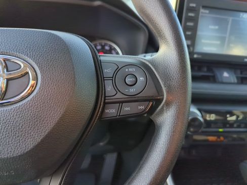 Used 2021 Toyota RAV4 XLE FWD image 16