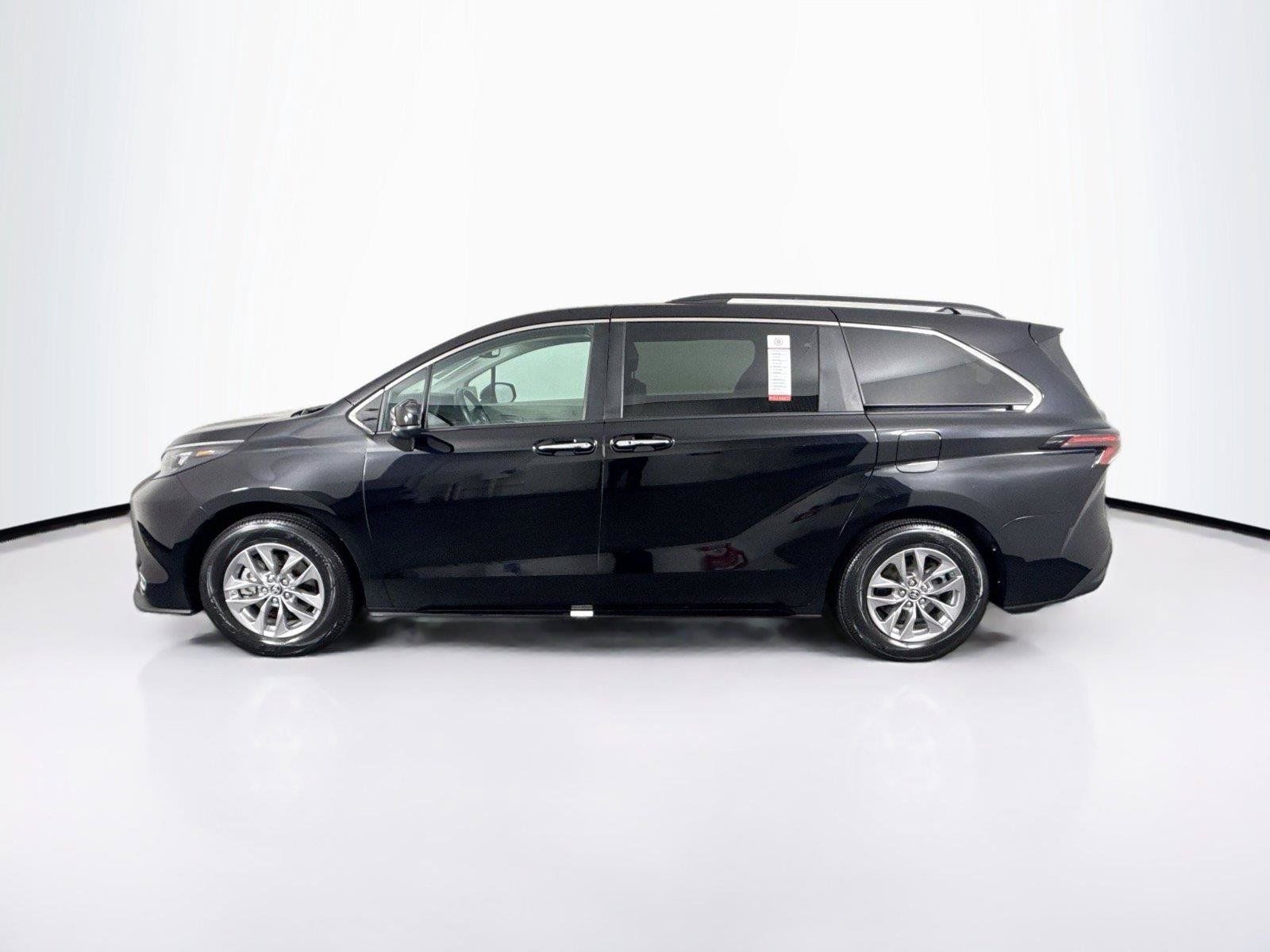 Certified 2024 Toyota Sienna XLE FWD image 13