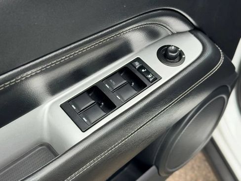 Used 2014 Jeep Compass Latitude AWD/4WD image 15