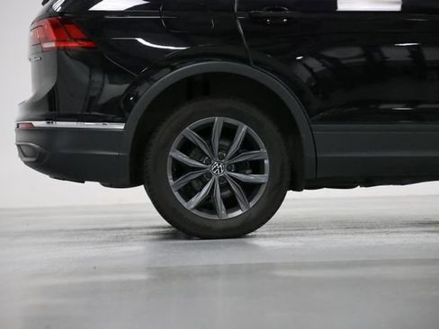 Used 2022 Volkswagen Tiguan SE image 17