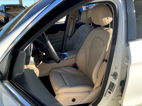 Used 2021 Mercedes-Benz GLC 300 4MATIC image 7